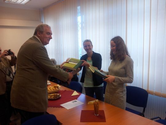 Uczennice ze Słupska opracowały prototyp urządzenia do zgniatania puszek i plastikowych butelek