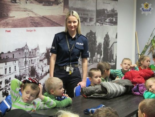 Uczniowie z zerówki SP3 u pruszczańskich policjantów