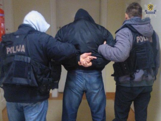 Udawał niewinnego brata