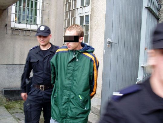 Uderzał 4-miesięczną córeczkę głową o ścianę, bo płakała...