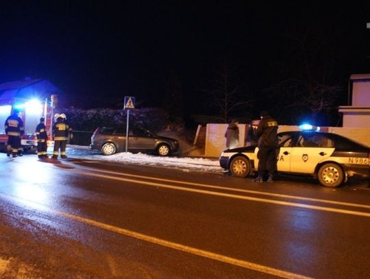 Uderzył autem w hydrant,natychmiast jezdnia zamieniła się w lodowisko