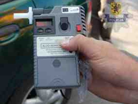 Uderzył w auto na czerownym świetle