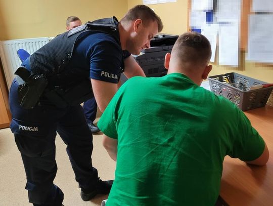 Ujął złodzieja, który był poszukiwany przez wymiar sprawiedliwości. Sam też był poszukiwany