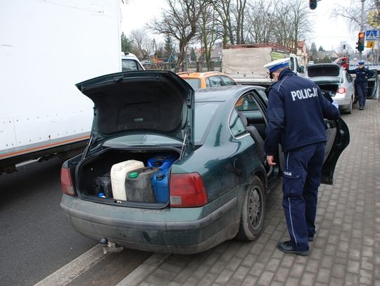 Ukradł prawie 500 litrów paliwa. Tankował i odjeżdżał.