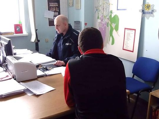 Ukradł telefon koleżance ze szkoły