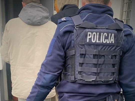 Ukradli 26 opakowań kaw i kosz na zakupy. Jeden ze sprawców odpowie w recydywie