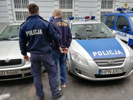 Ukradli włazy. Na złom wywozili je ... taksówką.