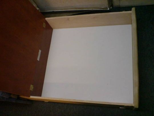 Ukrył się w tapczanie