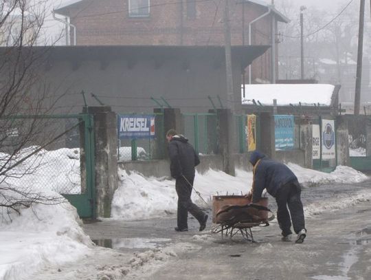 Ulatniał się gaz! Niezabezpieczony teren byłej Fabryki Drożdży. Będą kary dla właścicieli?