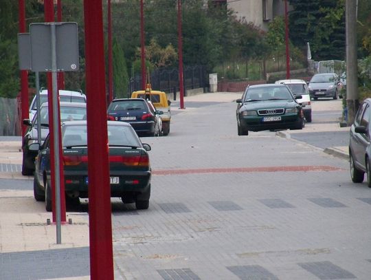 Ulica Andersa przejezdna. Za wysokie progi na jezdni?