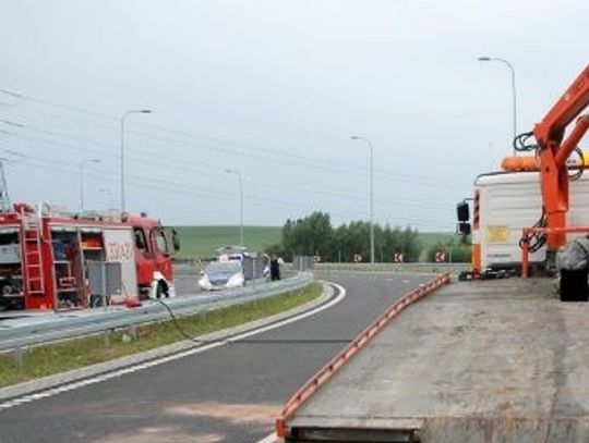 Uno w tył ciężarówki z naczepą