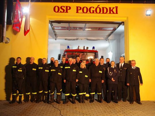 Uroczysta zbiórka strażaków w OSP Pogódki z okazji Święta Niepodległości 