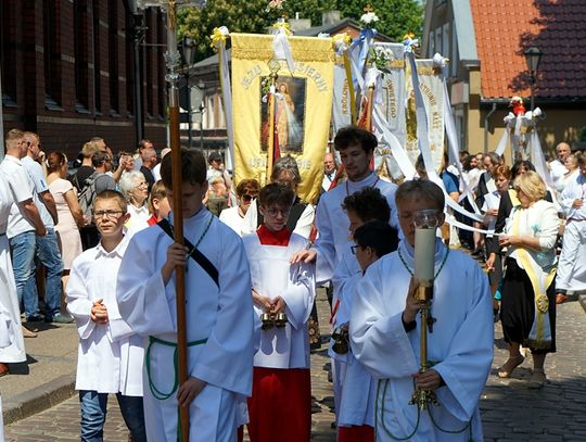 Uroczyste procesje ulicami Tczewa. Tczewianie zamanifestowali przynależność do Chrystusa i wspólnoty chrześcijan!