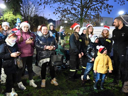 Uroczyste zapalenie światełek na choince na Skwerze Papy Smerfa