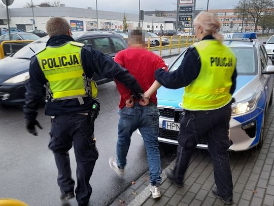 Usłyszeli, że jeden z nich jest zatrzymany, zaatakowali policjantów