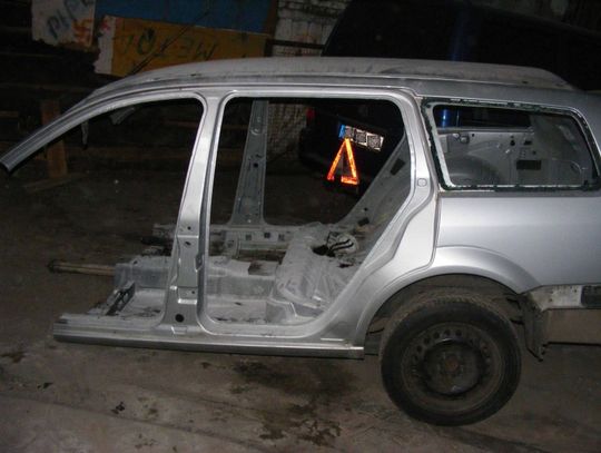 Ustawiony złodziej ukradł samochód 