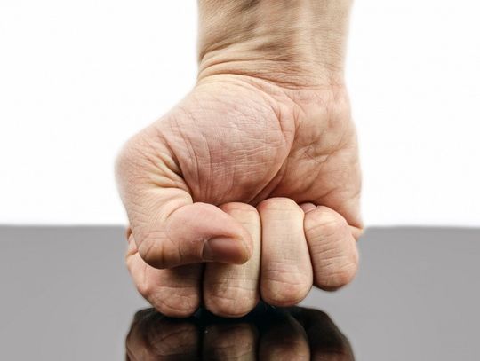 Uszkodził dwa samochody, bo się zdenerwował i został zatrzymany