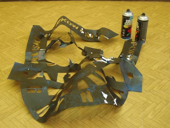 Uszkodzili elewacje ponad 20 budynków