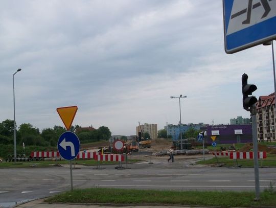 Utrudnienia dla kierowców – zamknięto rondo w ul. Topolowej