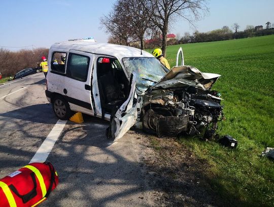  UWAGA! Wypadek w Narkowach. Zderzenie dwóch aut osobowych 