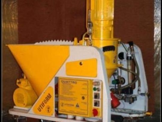 Uważaj na podejrzaną „okazję”. Z budowy na terenie Zblewa skardziono maszynę do tynkowania