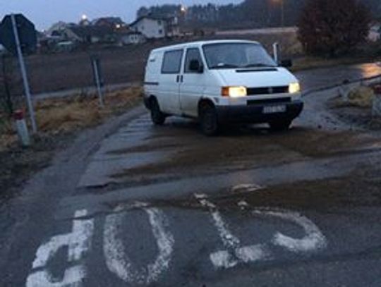 Uważajcie na drogach! Nasi Czytelnicy alarmują o złych warunkach i oblodzeniu dróg