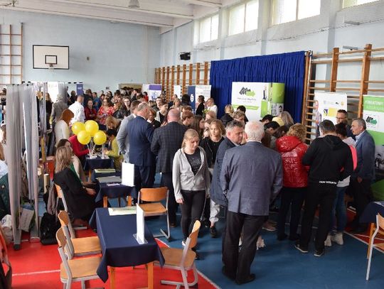  VI Tczewskie Targi Pracy w „ekonomiku”. Pracodawcy poszukiwali techników, logistyków oraz kandydatów do służb 