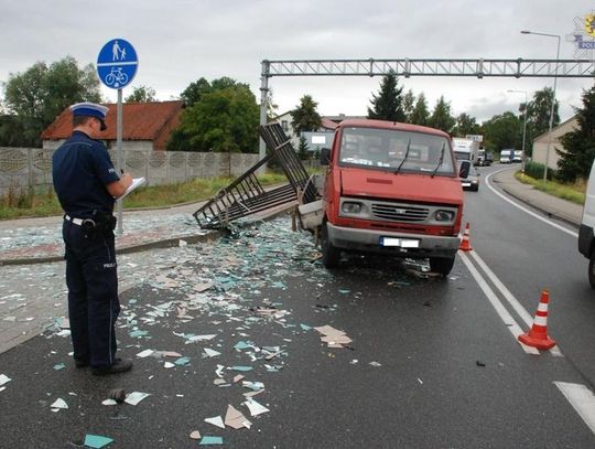 Volkswagen zjechał na przeciwny pas ruchu i czołowo zderzył się z daewoo