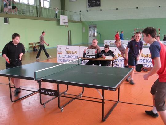 W Amatorskiej Dekanalnej LidzeTenisa Stołowego - sport i dobra zabawa