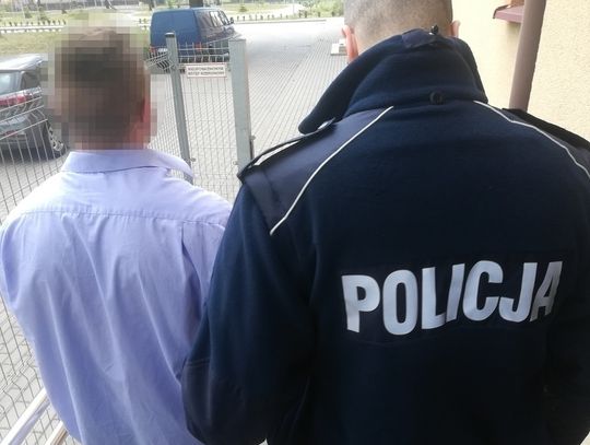 W centrum Łeby bez powodu podszedł do mężczyzny i ugodził go nożem