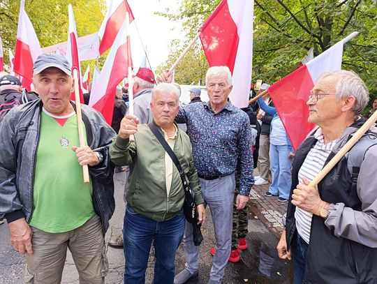 W dniu zaprzysiężenia na prezydenta RP Karola Nawrockiego wspierali manifestanci z Tczewa!