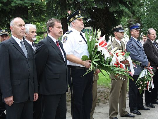 W hołdzie bohaterskim Powstańcom Warszawskim
