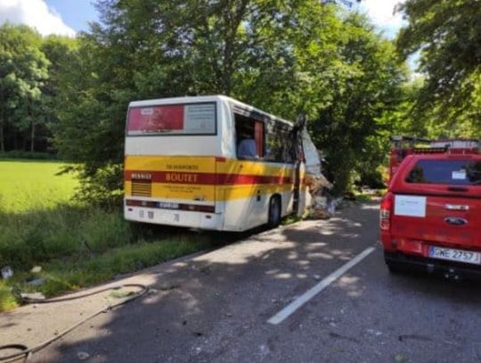 W Mierzynie 3 osoby zginęły w wypadku autobusu, a ponad dwadzieścia jest rannych