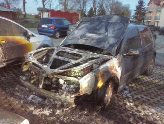 W nocy w Tczewskich Łąkach spłonęły trzy auta!