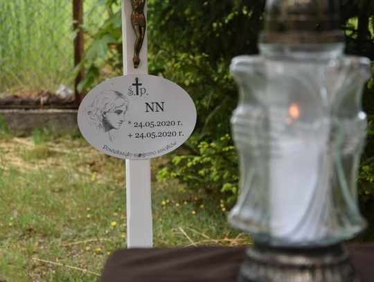 W piątek odbył się pogrzeb noworodka odnalezionego przy ulicy Iwaszkiewicza