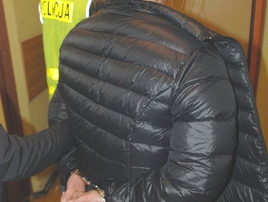 W przymierzalni pozbyła się klipsów alarmu