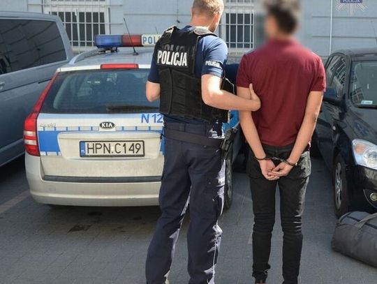 W salonie prasowym załatwił potrzebę fizjologiczną. Teraz 22-letniemu Norwegowi grozi 5 lat więzienia.