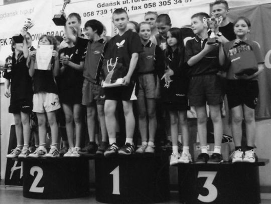 W turnieju tenisa stołowego zwyciężyli gdynianie 