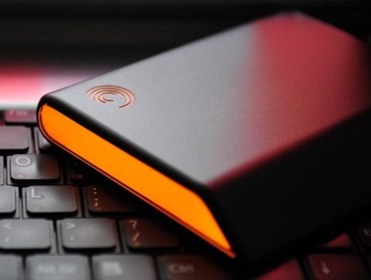 W zemście skłócony pracownik wydawnictwa zabrał dysk z firmowymi danymi