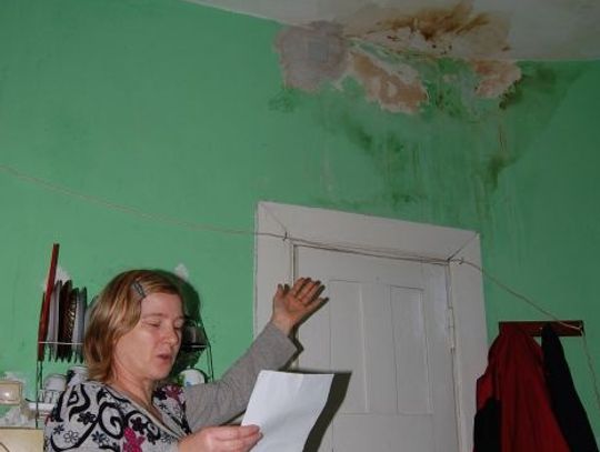 Walczą o normalne życie. 6-osobowa rodzina pogorzelców stara się o zamianę lokalu komunalnego