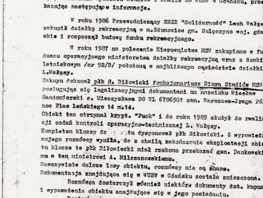 Wałęsa ujawnił tajne dokumenty - notatki UOP
