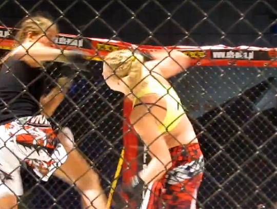 Walka kobiet w klatce MMA. EFS Gdynia 2012 