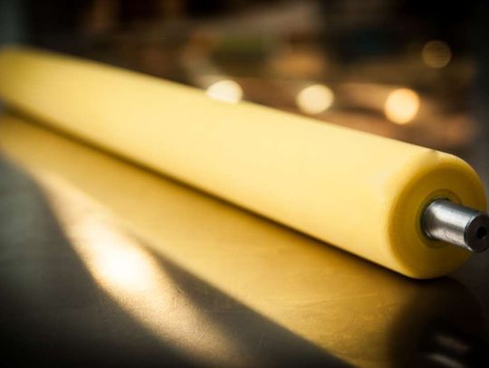 Wałki poliuretanowe: Dlaczego są idealnym wyborem do zastosowań przemysłowych?