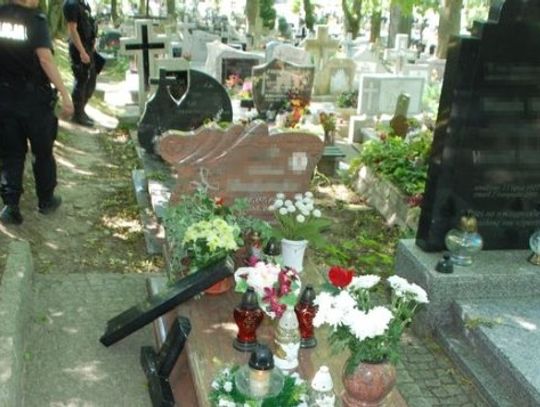 Wandal cmentarny zatrzymany przez słupskich policjantów