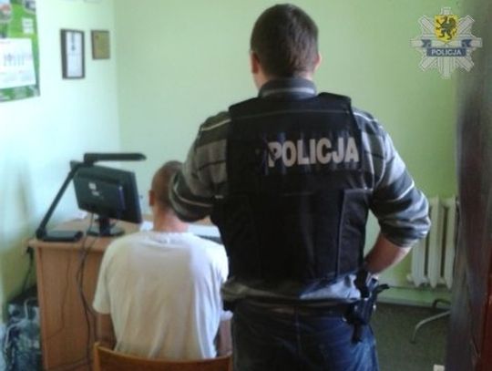 Wandal - niszczył autobusy