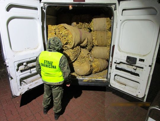 Warty przeszło 1,1 mln zł susz tytoniowy zatrzymała Straż Graniczna