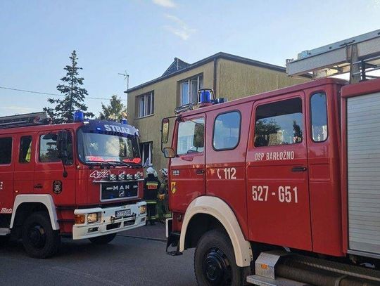 WAŻNE: Pożar w Kościelnej Jani. Strażacy wynieśli z mieszkania nieprzytomnego mężczyznę