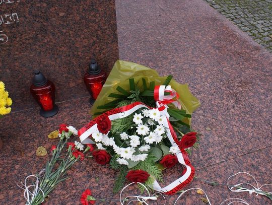 Wdzięczni za niepodległość - z &quot;Godnością&quot; 