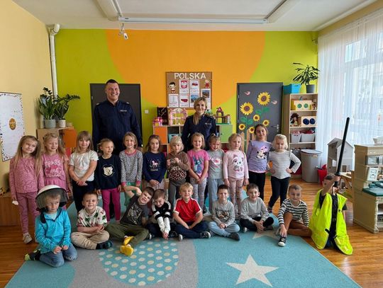 WIADOMOŚCI Nawigacja WIADOMOŚCI KIEROWNICTWO STRUKTURA ORGANIZACYJNA JEDNOSTKI PODLEGŁE GALERIA FOTO MATERIAŁY VIDEO KONSULTACJE SPOŁECZNE HANDEL LUDŹMI PRAWA CZŁOWIEKA ZAKRES DZIAŁANIA MOJE STRONY Strona główna Mapa serwisu MALBORSCY DZIELNICOWI ODWIEDZILI PRZEDSZKOLAKÓW I PRZEPROWADZILI ZAJĘCIA O