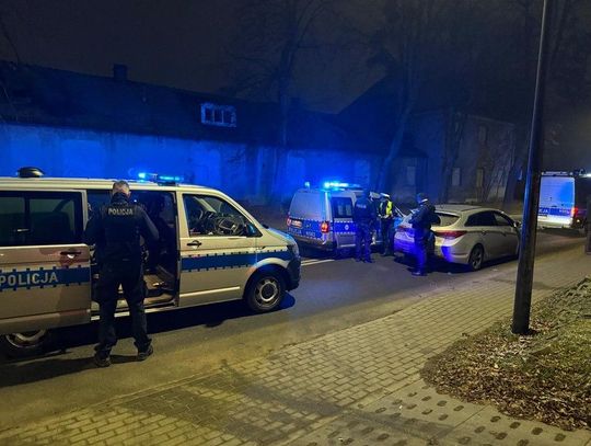 [WIDEO] Spowodował 3 kolizje i jechał po chodniku. Był tak pijany, że nie potrafił dmuchnąć w alkomat